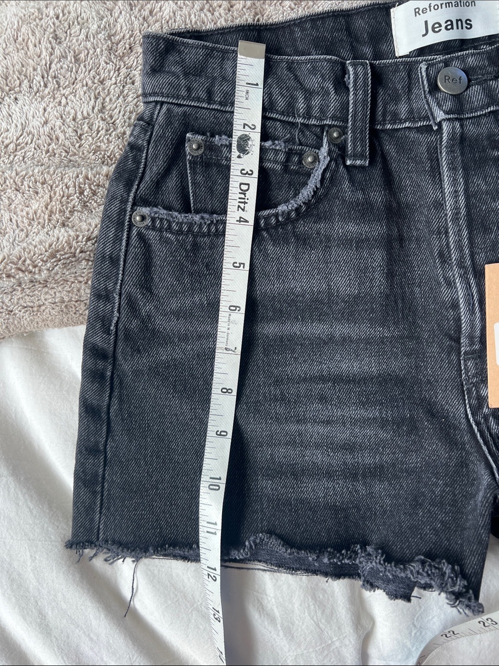 Reformation Dixie High Rise Jean Short - Picture 9 of 12